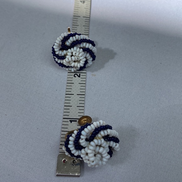 Vintage black white twisted seed bead earrings - Picture 7 of 8